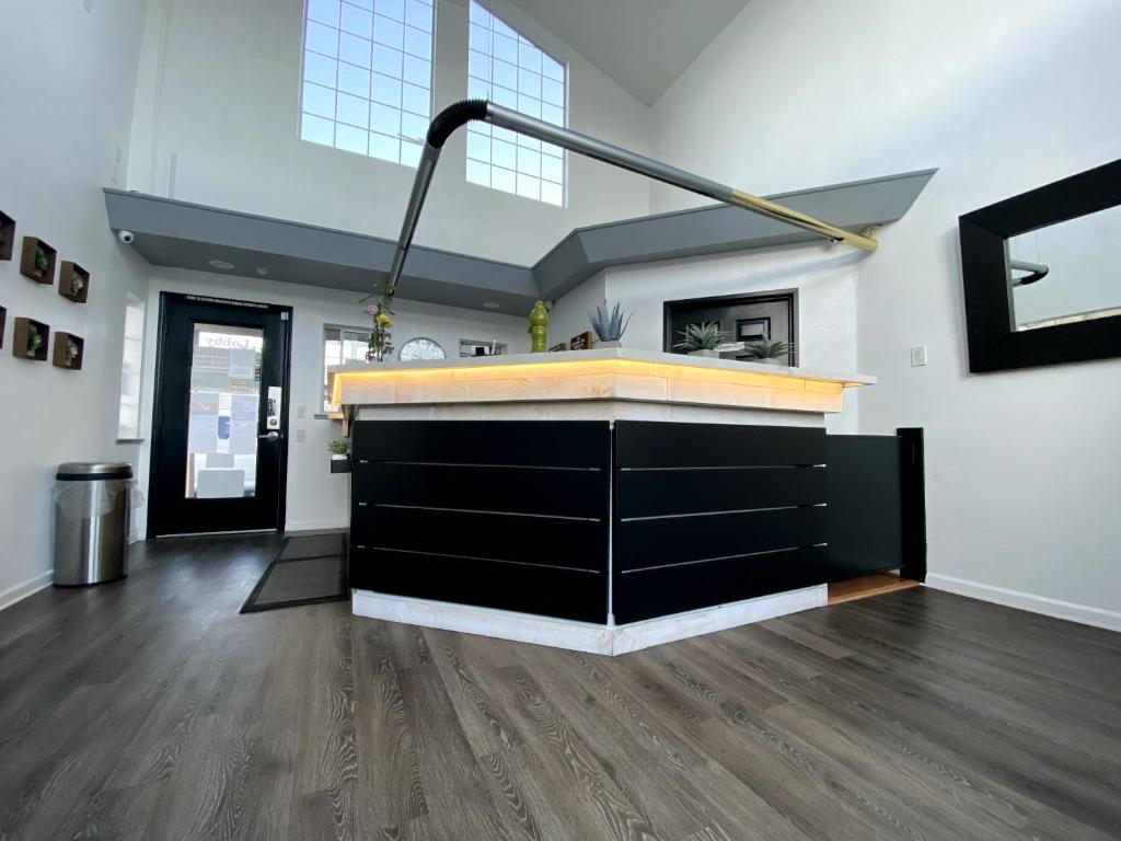 BridgePoint Inn Daly City image