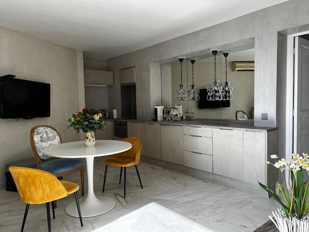 Apartment Borromees photo 1