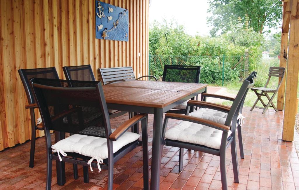 Amazing Home In Fuhlendorf With 2 Bedrooms And Wifi photo 3