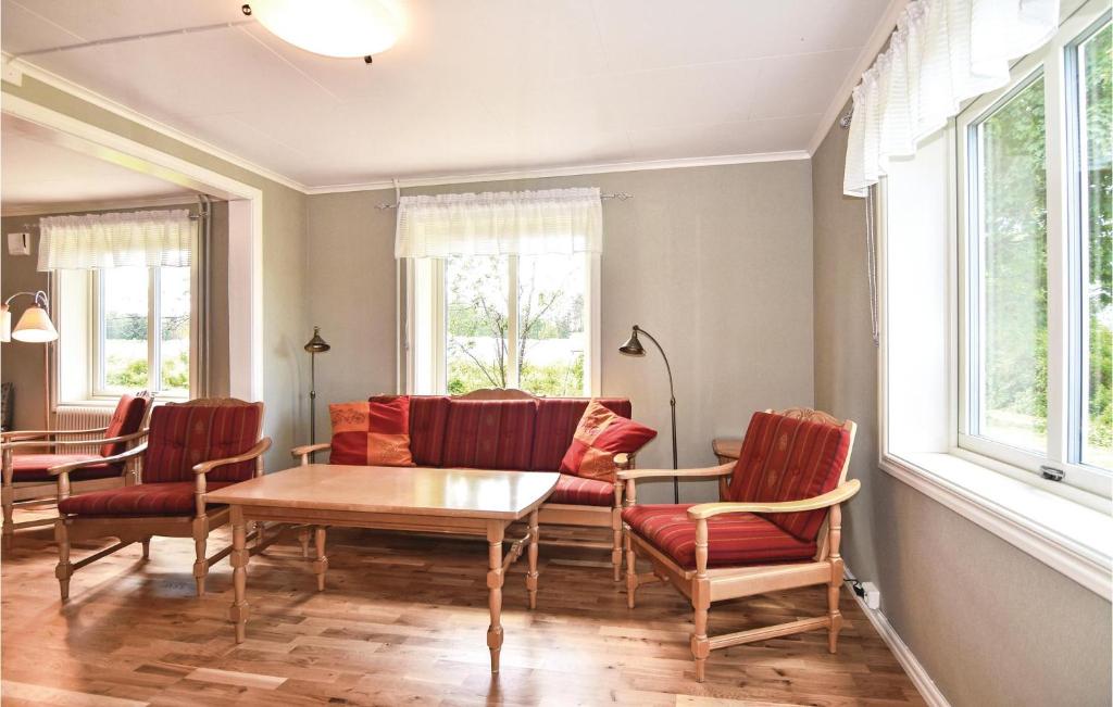Awesome Home In motfors With 2 Bedrooms And Wifi photo 2