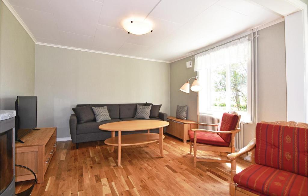 Awesome Home In motfors With 2 Bedrooms And Wifi photo 4