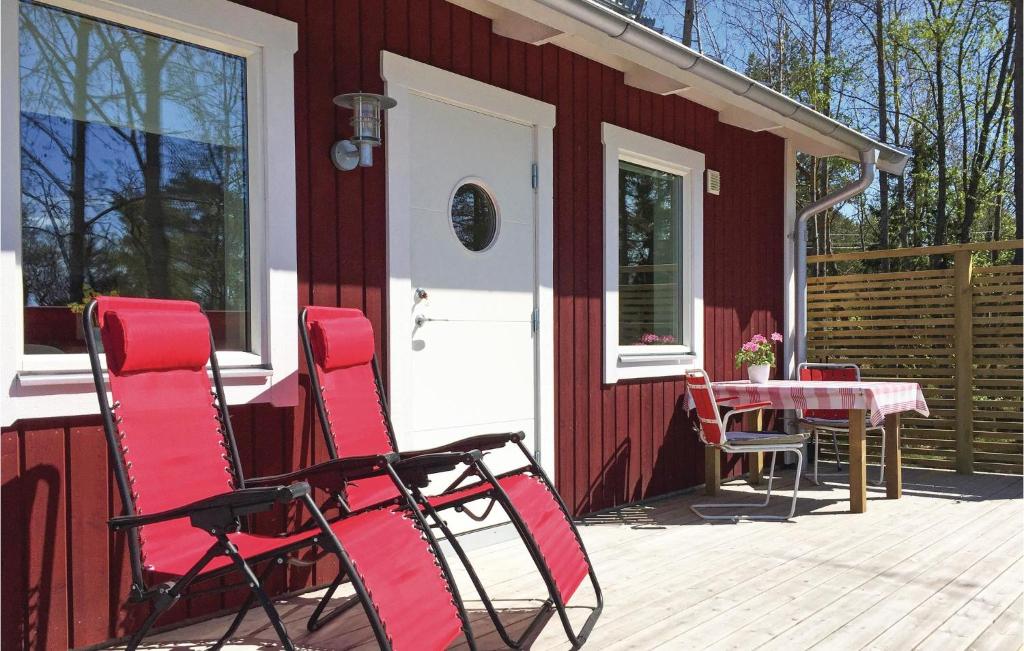 Awesome Home In Grisslehamn With Kitchen photo 2