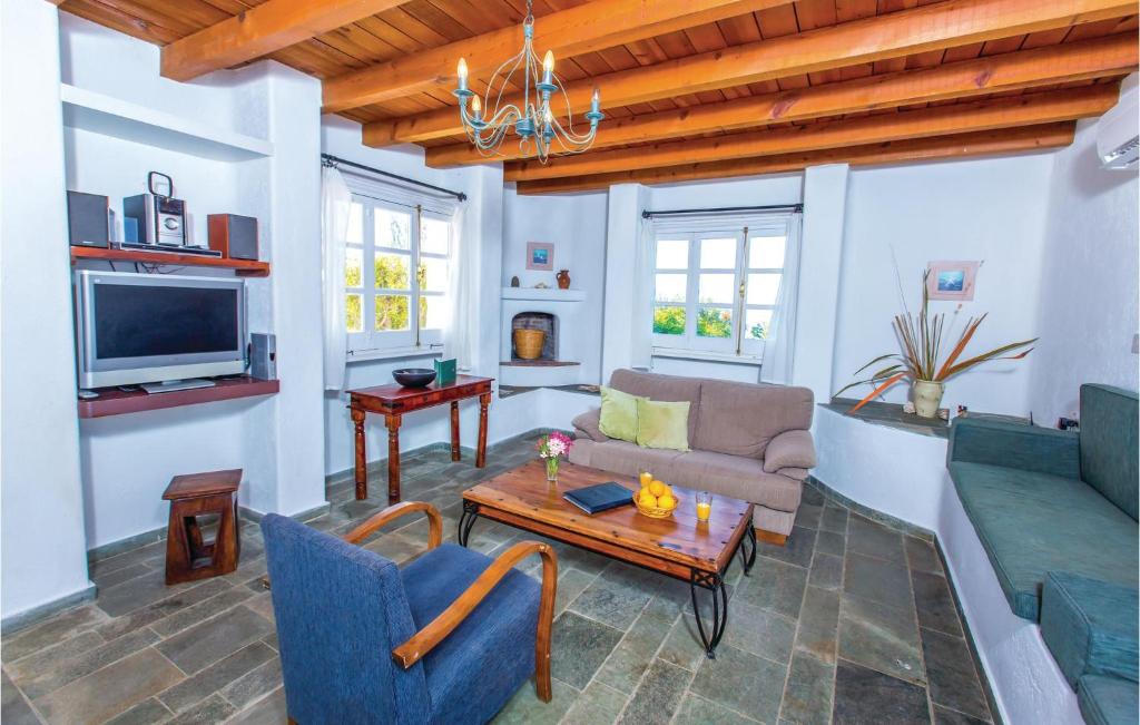 Nice Home In Pomos With 3 Bedrooms, Outdoor Swimming Pool And Swimming Pool photo 1