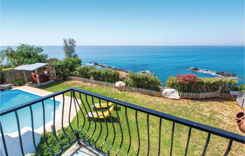 Nice Home In Pomos With 3 Bedrooms, Outdoor Swimming Pool And Swimming Pool photo 2