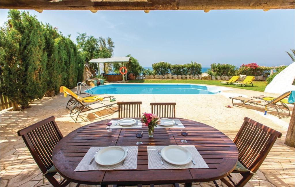 Nice Home In Pomos With 3 Bedrooms, Outdoor Swimming Pool And Swimming Pool photo 3