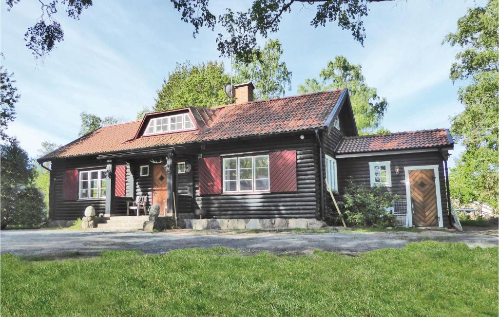 Beautiful Home In Kvicksund With 4 Bedrooms, Sauna And Wifi