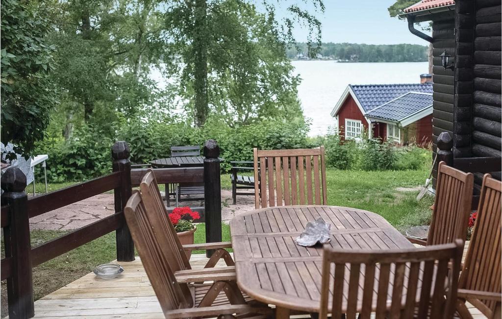 Beautiful Home In Kvicksund With 4 Bedrooms, Sauna And Wifi photo 2