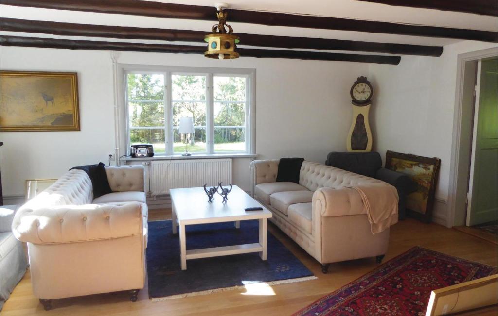 Beautiful Home In Kvicksund With 4 Bedrooms, Sauna And Wifi photo 4