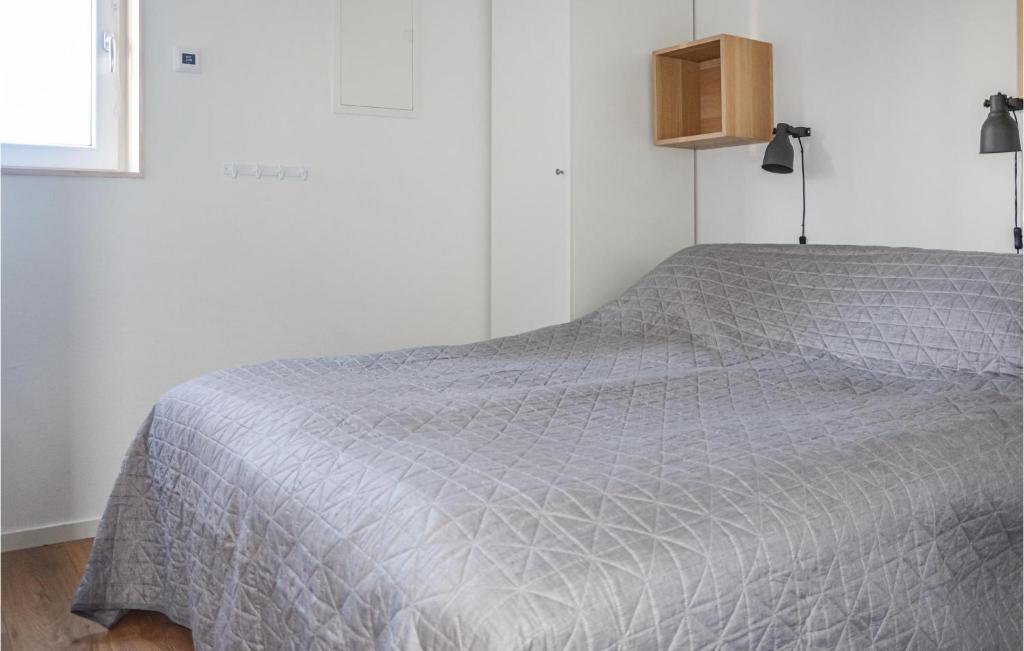 Awesome Home In Lttorp With 5 Bedrooms And Wifi photo 2