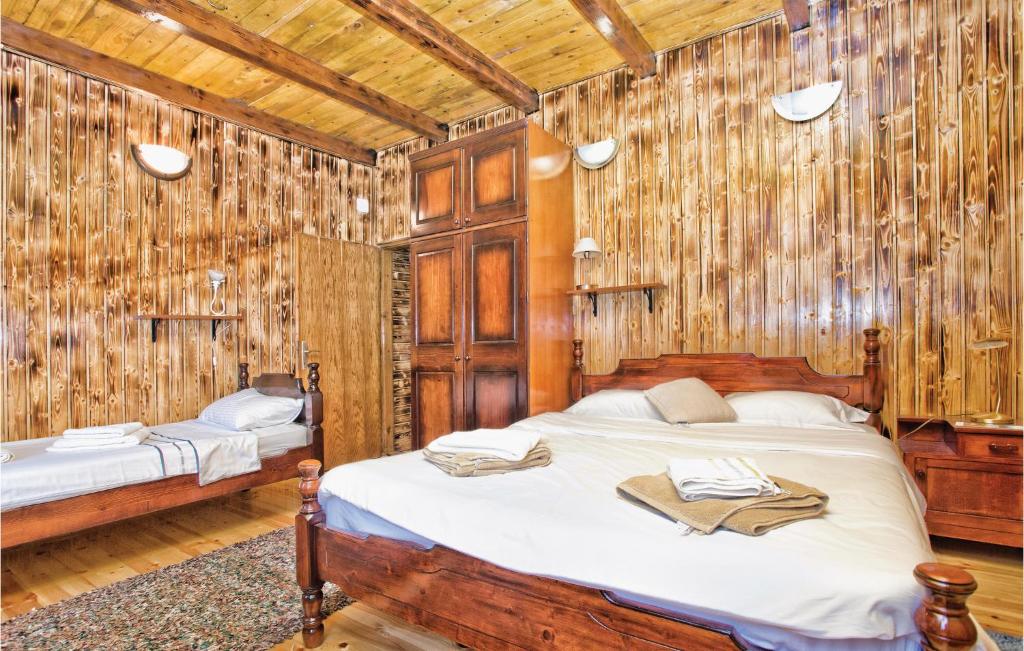 Stunning Home In Herceg Novi With 2 Bedrooms And Wifi photo 4