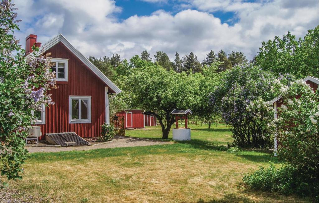 Stunning Home In Lckeby With 3 Bedrooms And Wifi
