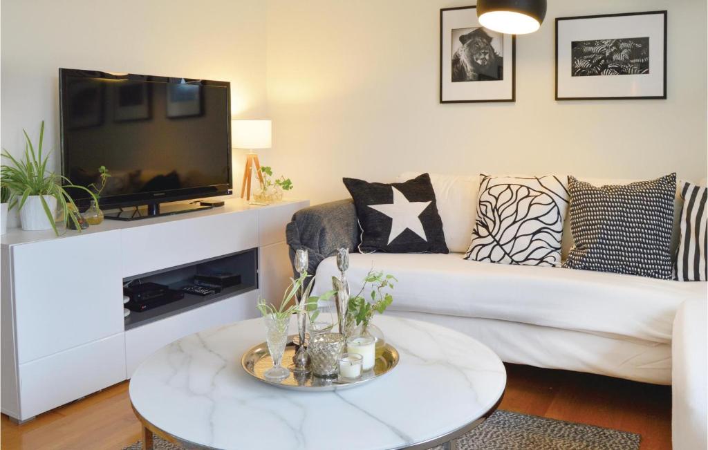 Stunning Home In Nacka Strand With 3 Bedrooms And Wifi photo 3