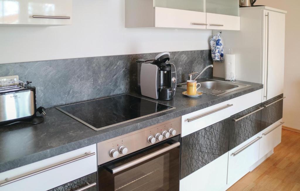 Nice Apartment In Warnemnde With 1 Bedrooms And Wifi photo 3