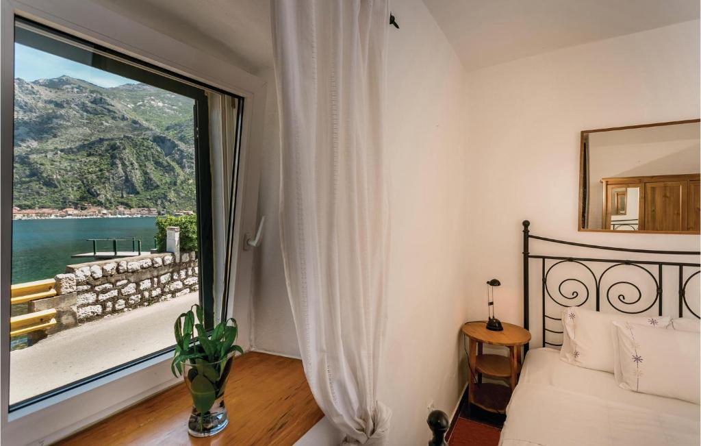 Beautiful Home In Kotor With 3 Bedrooms And Wifi photo 3