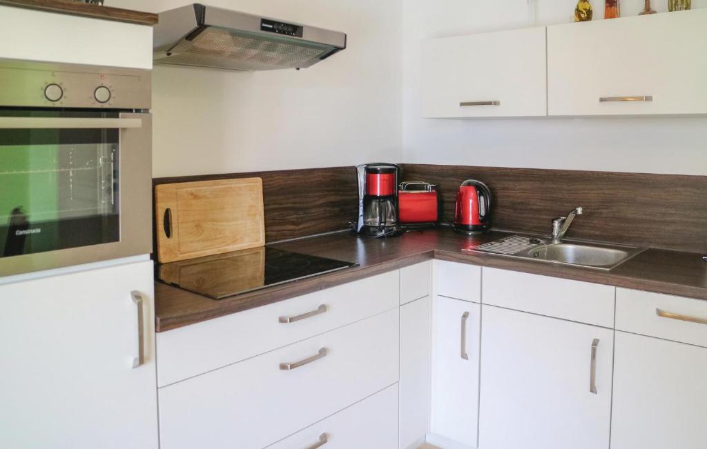 Awesome Apartment In Warnemnde With 1 Bedrooms And Wifi photo 4