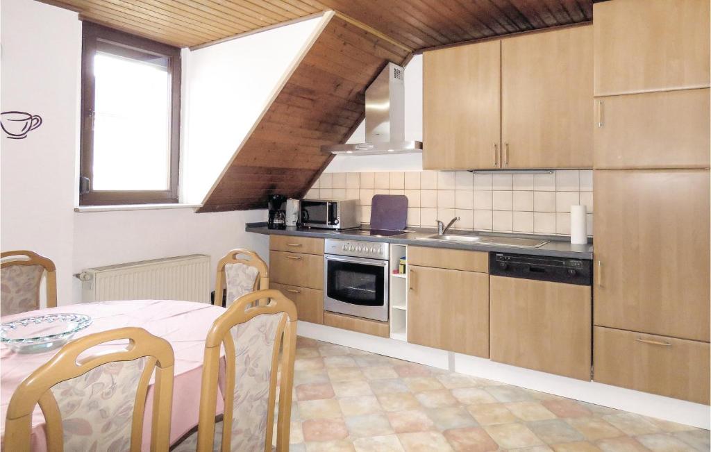 Stunning Apartment In Lahnstein With 1 Bedrooms And Internet photo 3