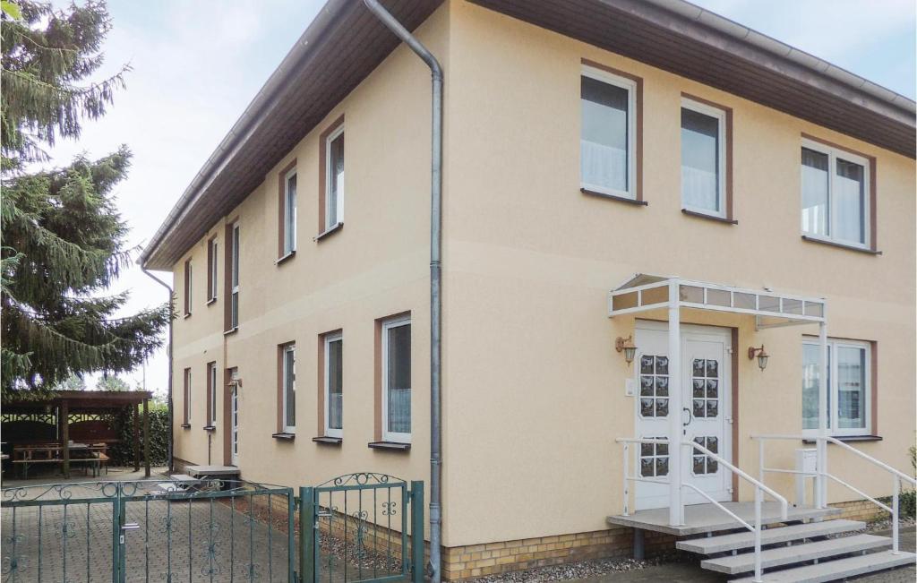 Beautiful Home In Stralsund With 8 Bedrooms, Sauna And Wifi photo 4