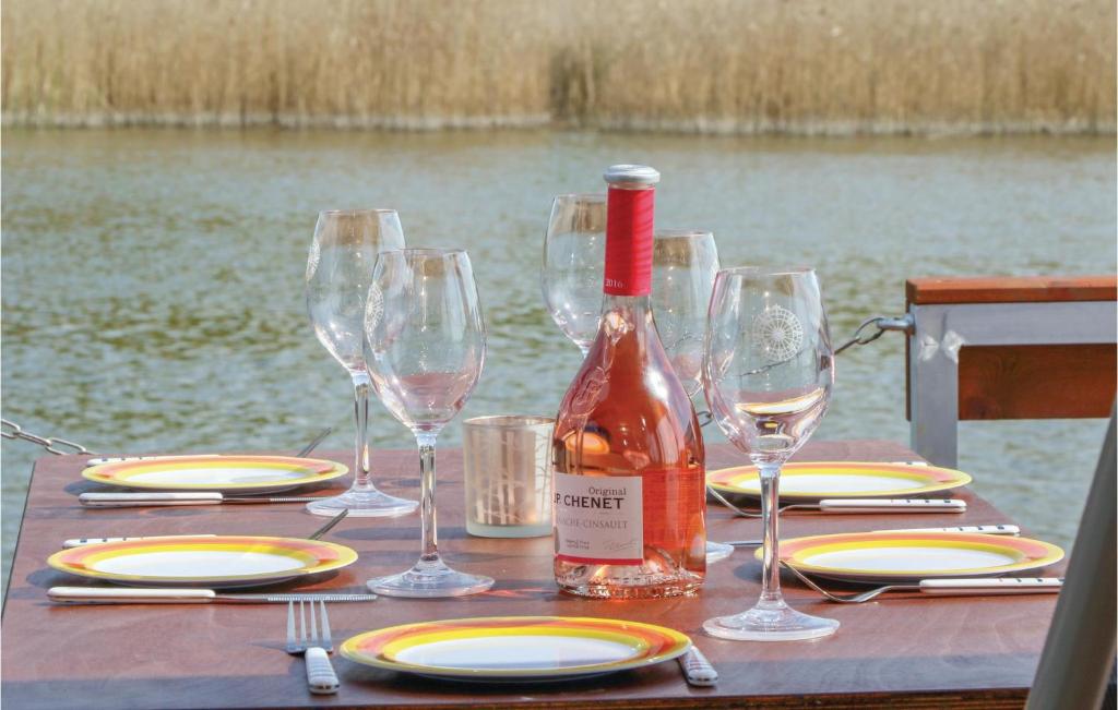 Beautiful Ship-boat In Neustrelitz With 2 Bedrooms And Wifi photo 4