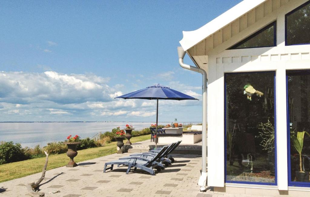 Beautiful Home In Mrbylnga With 1 Bedrooms, Sauna And Wifi