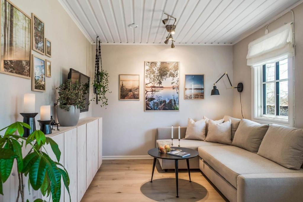 Nyrenoverat gårdshus på havstomt med hög standard photo 3