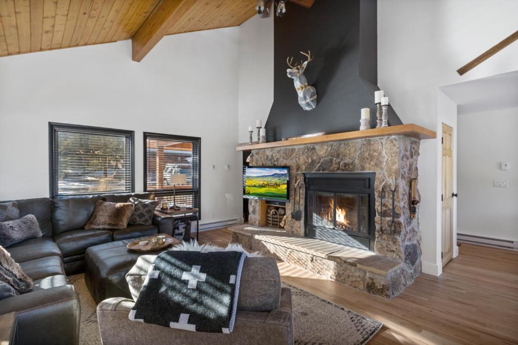 Boulder Bend, the perfect mountain getaway! image