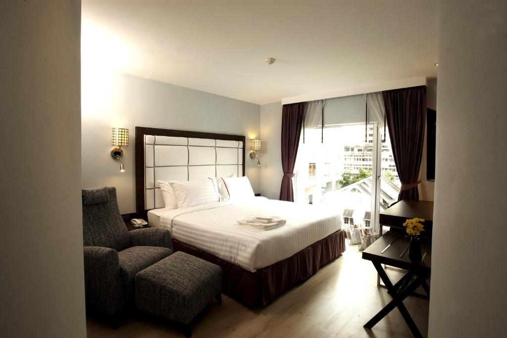 Двухместный (Улучшенный двухместный номер с 1 кроватью), Отель S Sukhumvit Suite