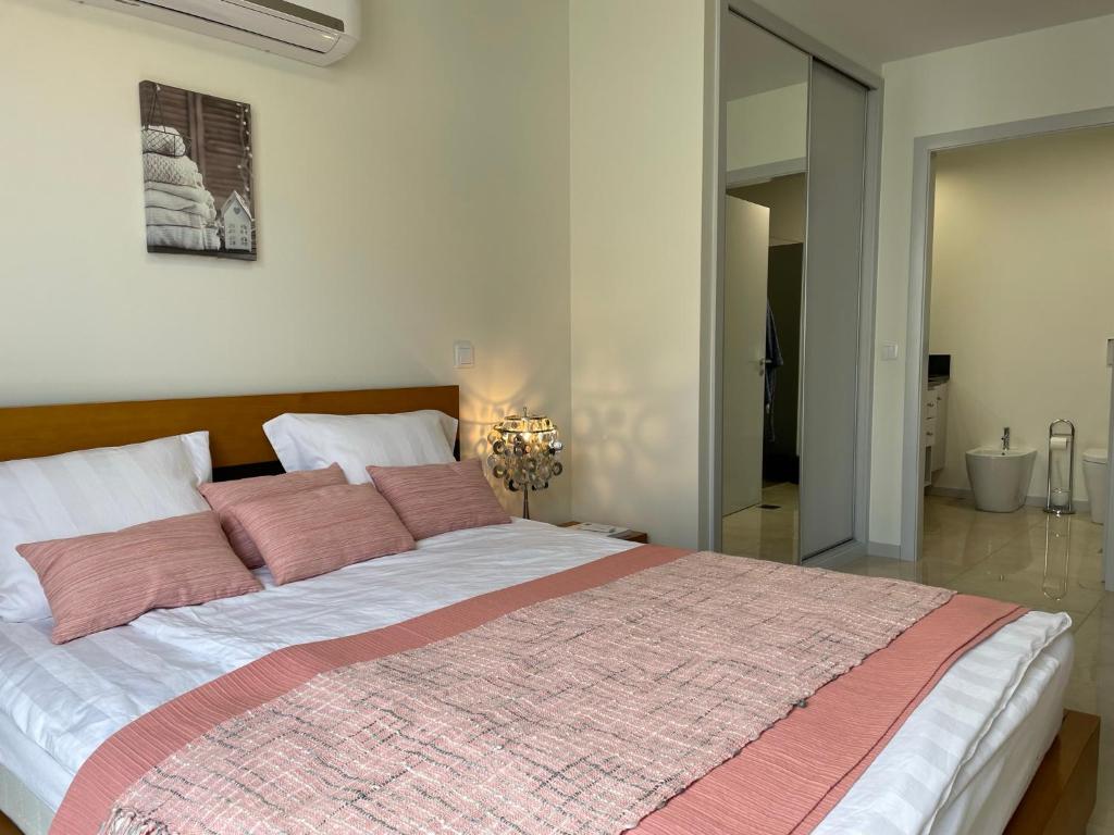 Vila Inês - Beautiful 2 bedroom villa with private pool and stunning views of the Atlantic Ocean photo 3