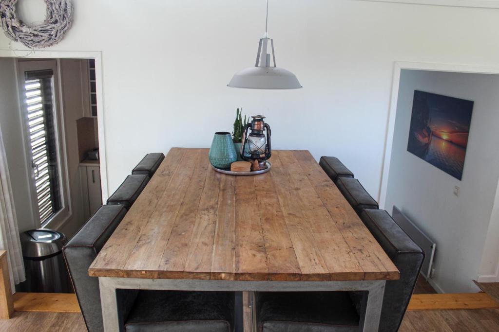 Luxe woonboot unieke locatie Friesland Âlde Feanen photo 3