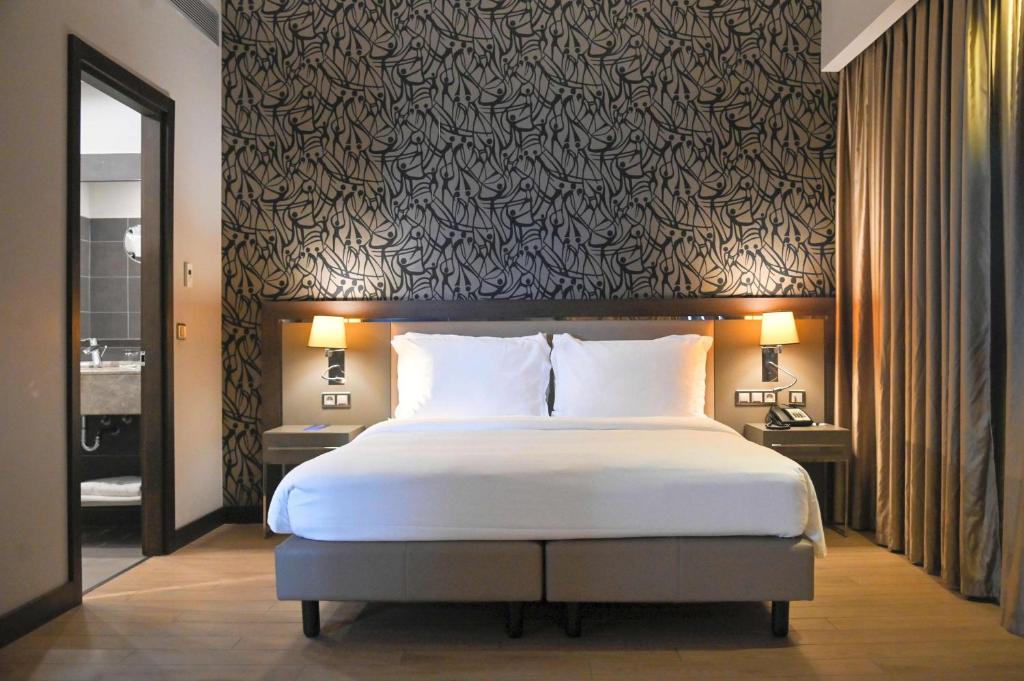 Radisson Blu Hotel, Abidjan Airport - Tap to explore photos