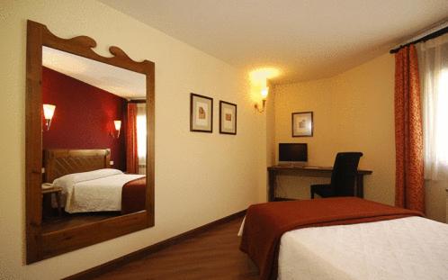 Hotel Pirineos photo 1