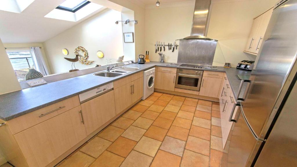 Clifton Court Apt 15 With Heated Pool - Tap to explore photos