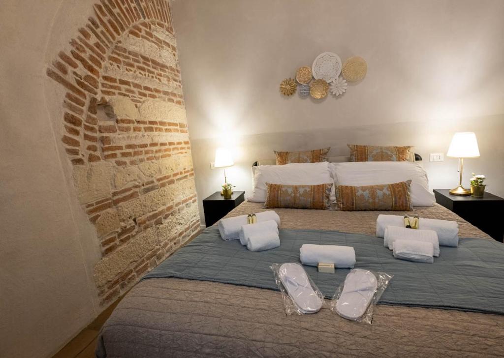 Verona Romana Apartments - Tap to explore photos