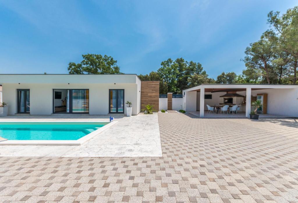 House with pool Mimi photo 2