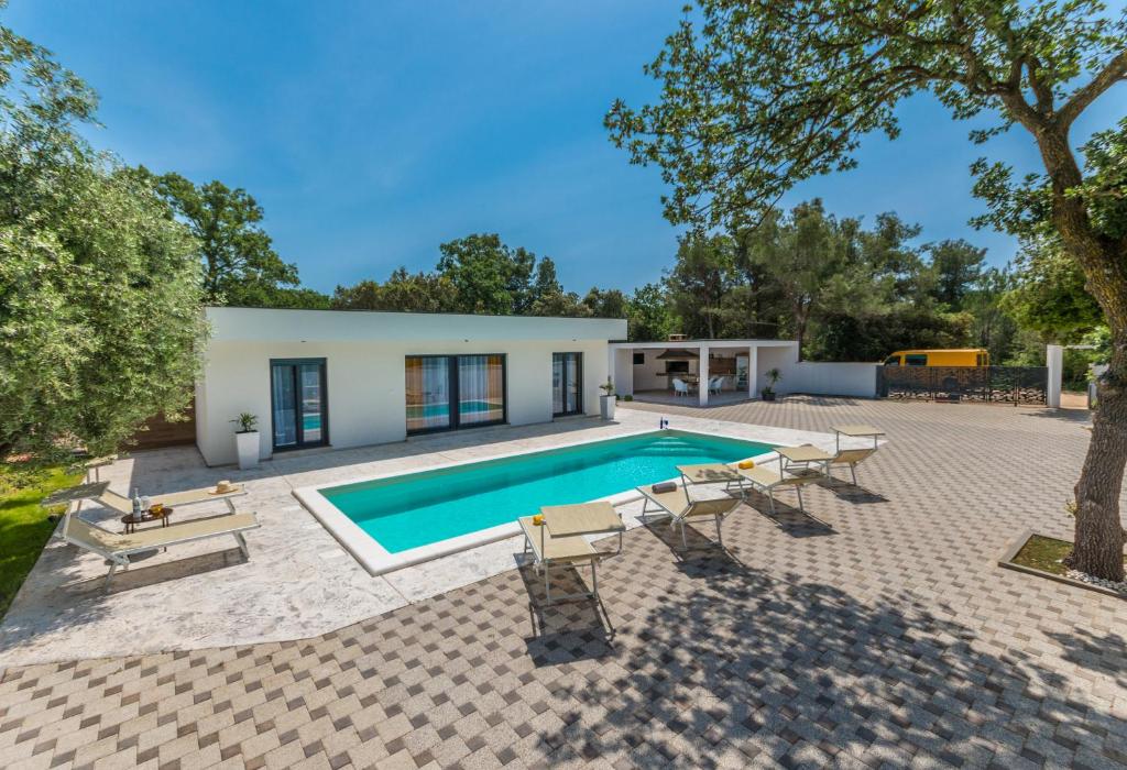 House with pool Mimi photo 3