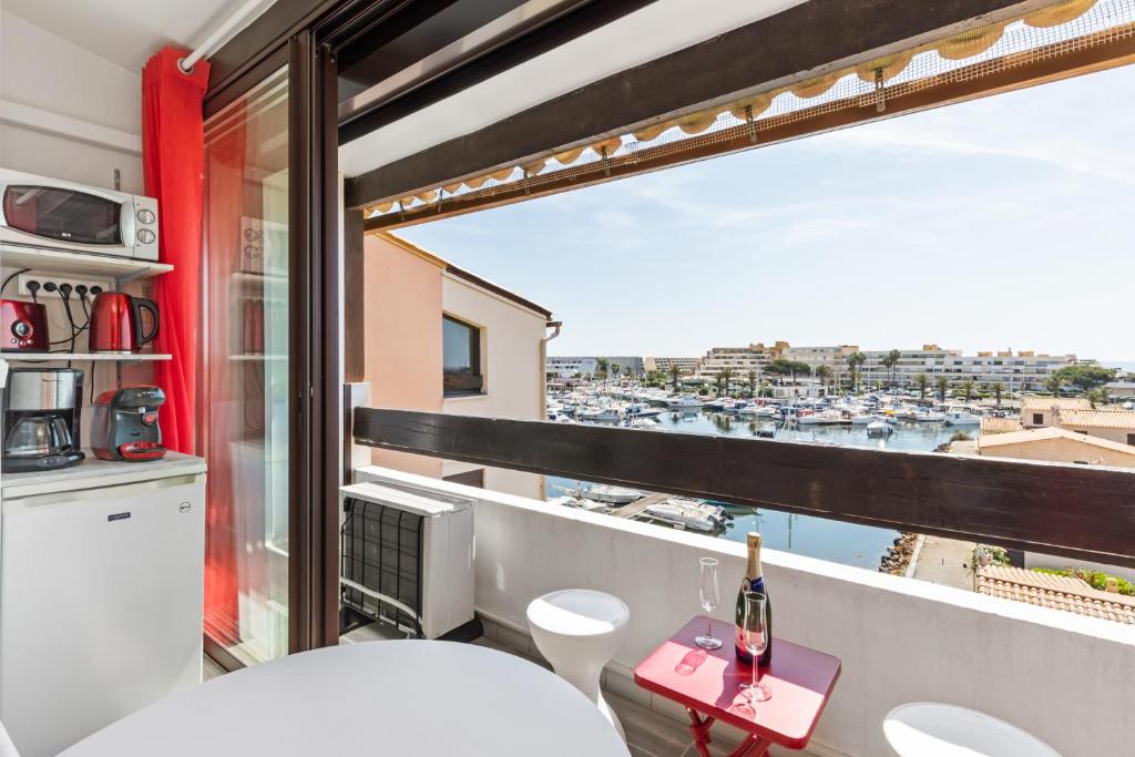 Studio Vue mer panoramique, piscine Port Vénus village naturiste photo 1