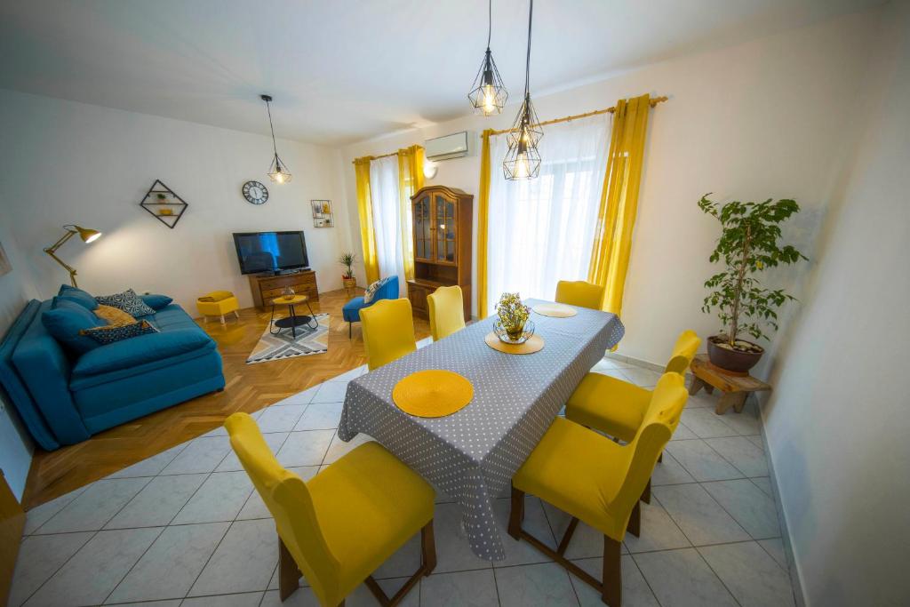 3 Bedroom Apartment Antonio photo 2