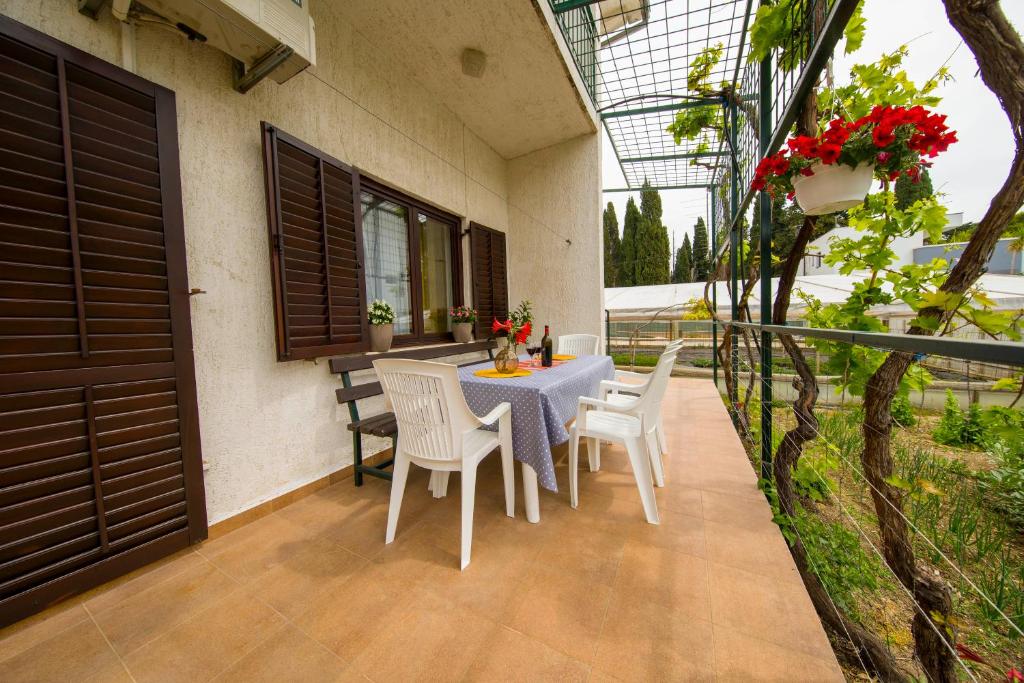 3 Bedroom Apartment Antonio photo 1