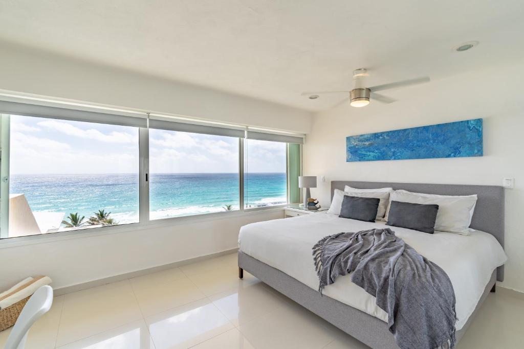 Ocean View Three Bedroom, Three Story Penthouse by the Beach photo 1