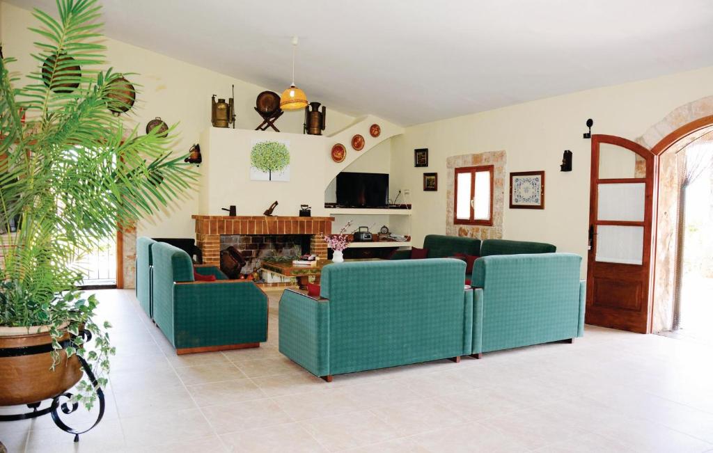 Amazing Home In Llub With 6 Bedrooms, Private Swimming Pool And Outdoor Swimming Pool photo 1
