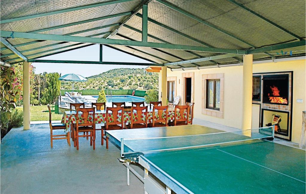 Amazing Home In Llub With 6 Bedrooms, Private Swimming Pool And Outdoor Swimming Pool photo 3
