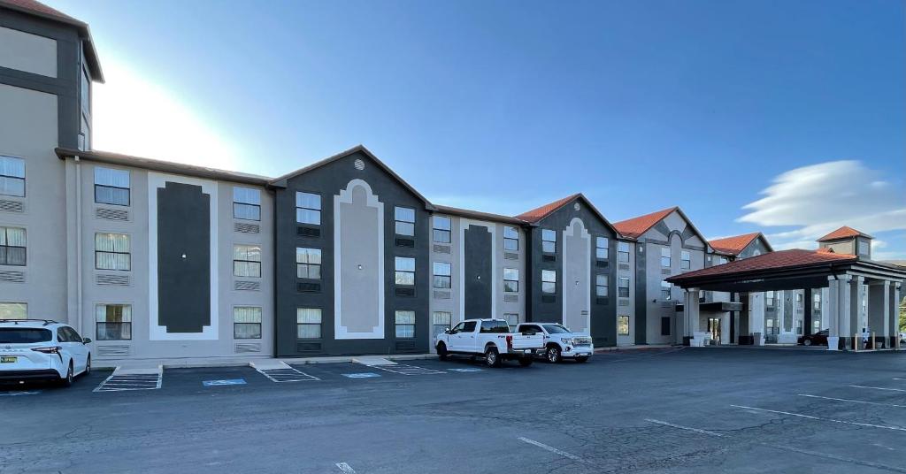 Ruidoso Mountain Inn image