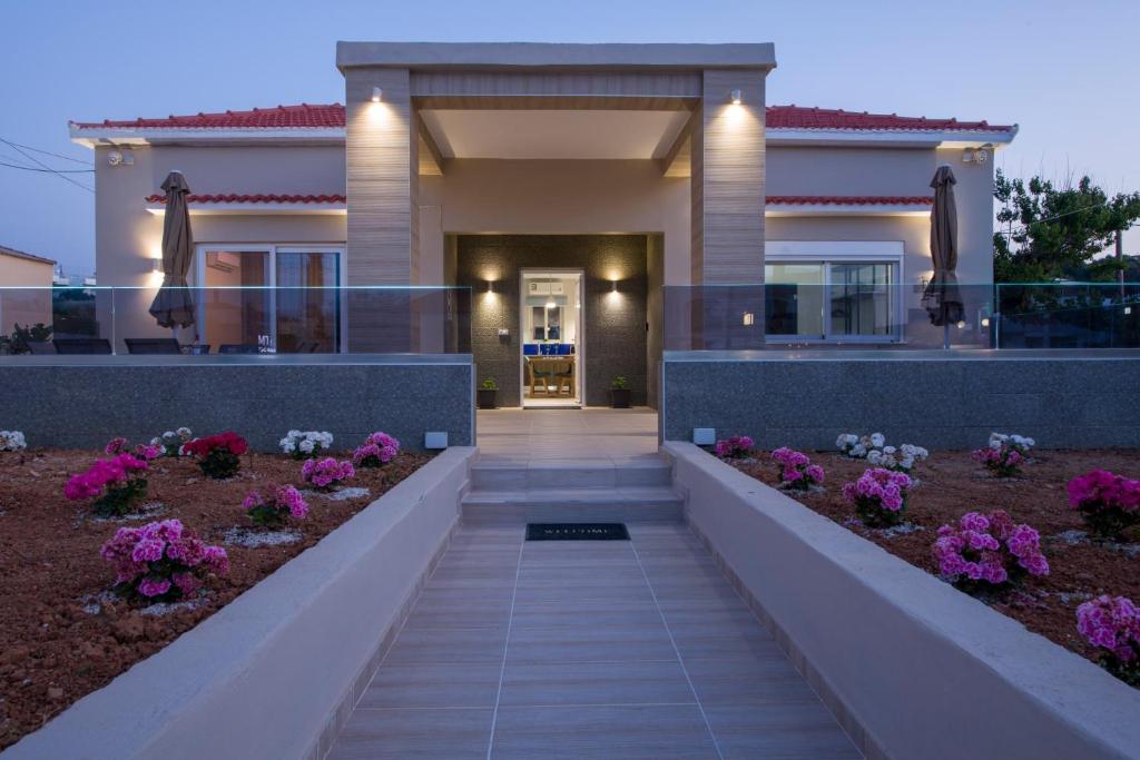 Luxury Villa Eva-Mari with jacuzzi, 50m from the beach photo 1