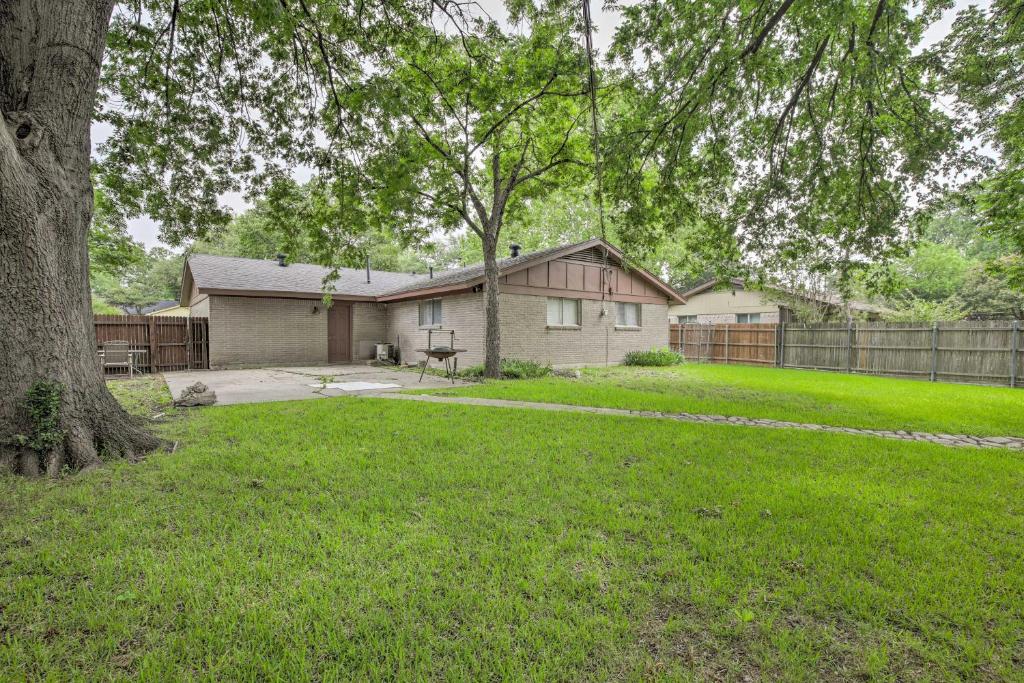 Traditional Richardson Home with Private Yard! photo 2