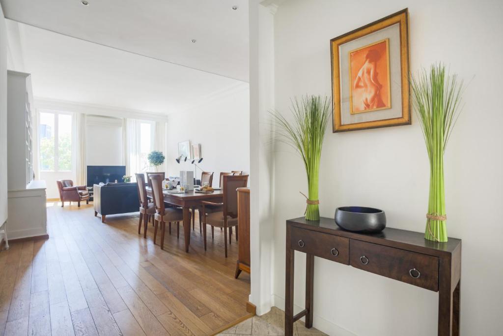 3 BDRM flat overlooking Palais des Festivals and Old Port photo 3