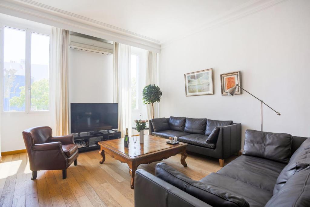 3 BDRM flat overlooking Palais des Festivals and Old Port photo 4