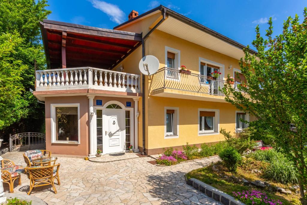 AUTOMOTODROM GROBNIK - Apartments and Rooms Skejić photo 4