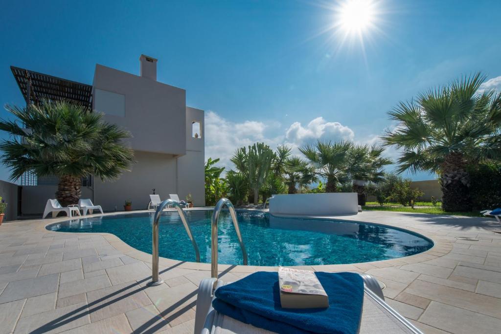 Luxury Xenos Villa 2 With 4 Bedrooms , Private Swimming Pool, Near The Sea photo 3