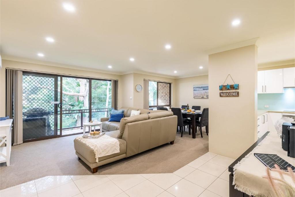 30 Bay Parklands photo 3