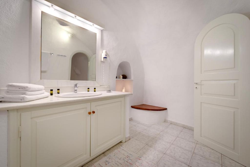 Chelidonia Traditional Villas - Tap to explore photos