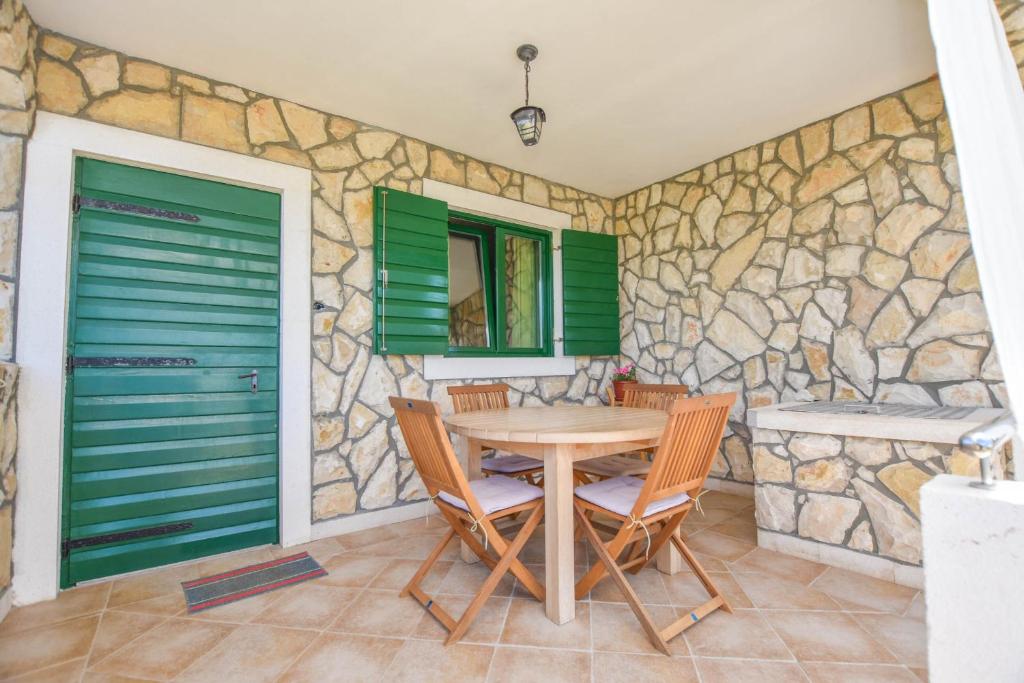 House Oliver photo 1